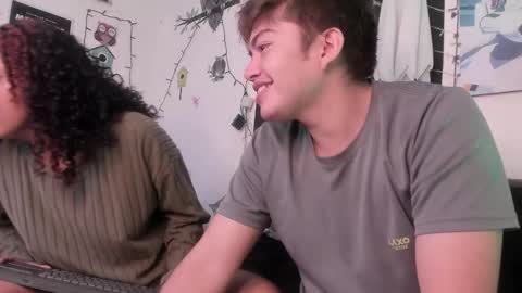 Snapshot of hothoneychile chatting on November 10, 2:10 am Sam and Nico online show from November 10, 2:10 am