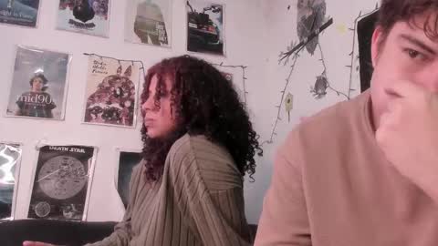 Snapshot of hothoneychile chatting on November 13, 4:00 am Sam and Nico online show from November 13, 4:00 am