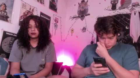 Snapshot of hothoneychile chatting on December 15, 2:05 am Sam and Nico online show from December 15, 2:05 am