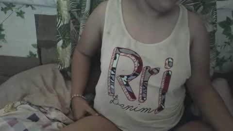 hotiemorenagurl18 online show from May 2, 5:23 am