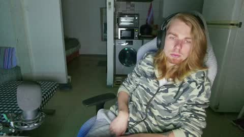 Hikikomori Alex online show from December 14, 4:31 pm