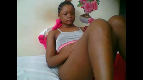 Snapshot of hotjeylee chatting on November 2, 11:18 pm LOYCE online show from November 2, 11:18 pm