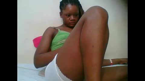 Snapshot of hotjeylee chatting on November 12, 9:58 pm LOYCE online show from November 12, 9:58 pm