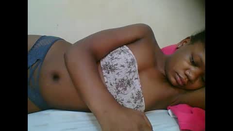 Snapshot of hotjeylee chatting on November 16, 9:53 pm LOYCE online show from November 16, 9:53 pm