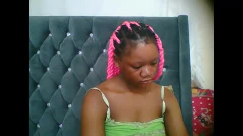 Snapshot of hotjeylee chatting on December 13, 10:26 pm LOYCE online show from December 13, 10:26 pm