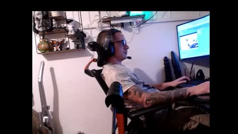 Snapshot of hotkinkytat chatting on December 8, 5:29 am hotkinkytat online show from December 8, 5:29 am