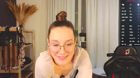 Allison  online show from November 11, 6:30 pm