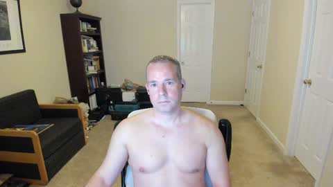 hotmale4u692000 online show from May 11, 2:50 am
