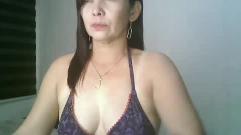 hotmamajen4u online show from May 2, 3:22 am