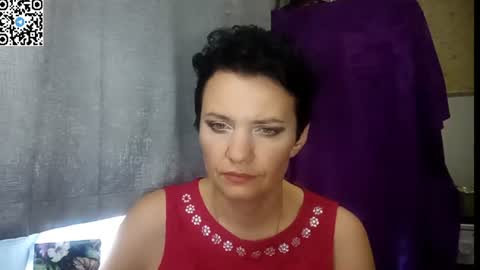 Snapshot of hotmamaqueen234 chatting on June 17, 11:45 am hotmamaqueen234 online show from June 17, 11:45 am