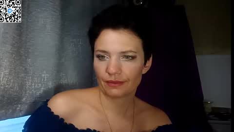 Snapshot of hotmamaqueen234 chatting on June 22, 7:05 am hotmamaqueen234 online show from June 22, 7:05 am