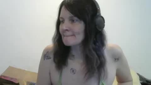 hotmodel1984 online show from February 26, 9:47 pm