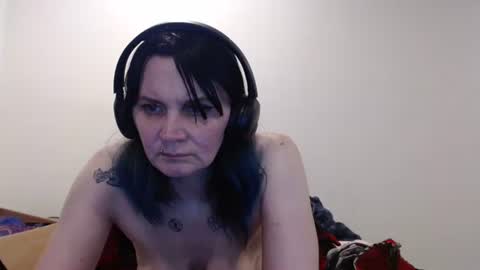 hotmodel1984 online show from June 8, 4:24 am