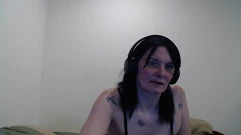 hotmodel1984 online show from July 15, 2:28 am