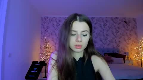 hotmolly_ online show from March 22, 8:01 pm