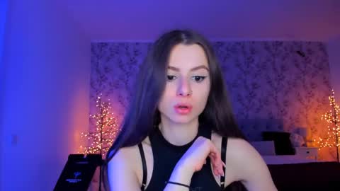 hotmolly_ online show from May 1, 6:45 pm