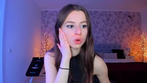 hotmolly_ online show from May 2, 8:03 pm
