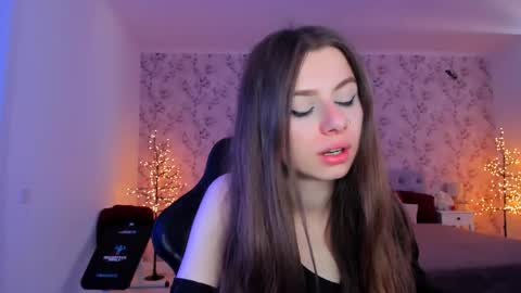 hotmolly_ online show from May 6, 9:47 am