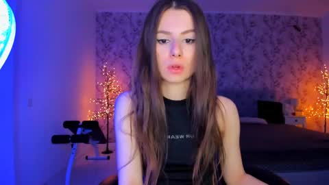 hotmolly_ online show from May 10, 6:35 pm
