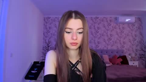 hotmolly_ online show from June 17, 9:45 am