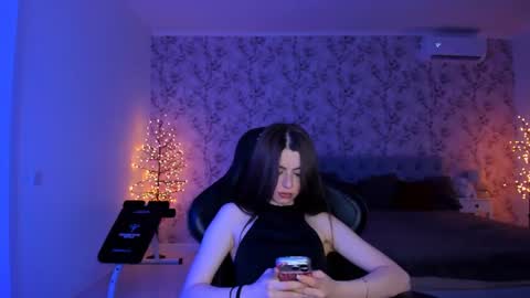 hotmolly_ online show from July 3, 7:09 pm