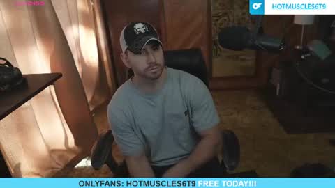 Snapshot of hotmuscles6t9 chatting on June 18, 12:53 pm hotmuscles6t9 online show from June 18, 12:53 pm
