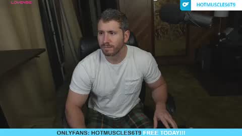 Snapshot of hotmuscles6t9 chatting on June 22, 2:57 am hotmuscles6t9 online show from June 22, 2:57 am