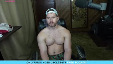Snapshot of hotmuscles6t9 chatting on June 23, 2:31 am hotmuscles6t9 online show from June 23, 2:31 am