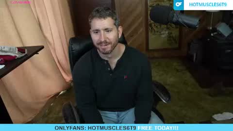Snapshot of hotmuscles6t9 chatting on June 23, 3:43 pm hotmuscles6t9 online show from June 23, 3:43 pm