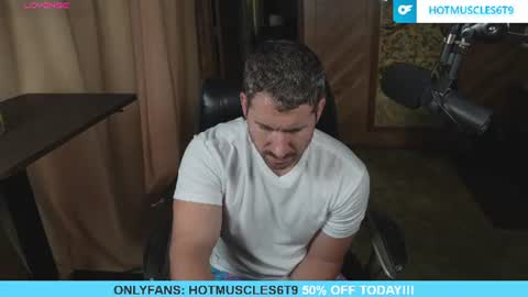 Snapshot of hotmuscles6t9 chatting on July 4, 12:17 am hotmuscles6t9 online show from July 4, 12:17 am