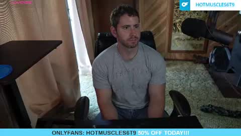 Snapshot of hotmuscles6t9 chatting on July 8, 11:42 pm hotmuscles6t9 online show from July 8, 11:42 pm