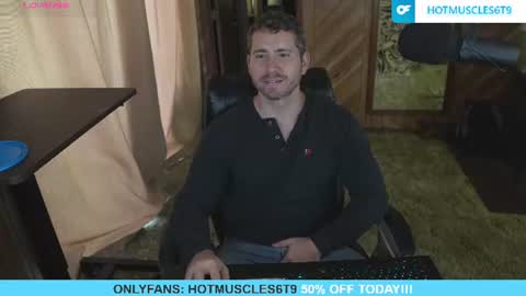 Snapshot of hotmuscles6t9 chatting on July 9, 8:46 pm hotmuscles6t9 online show from July 9, 8:46 pm