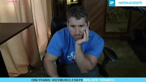 Snapshot of hotmuscles6t9 chatting on July 11, 3:37 pm hotmuscles6t9 online show from July 11, 3:37 pm
