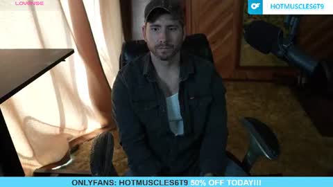 Snapshot of hotmuscles6t9 chatting on July 14, 4:23 pm hotmuscles6t9 online show from July 14, 4:23 pm