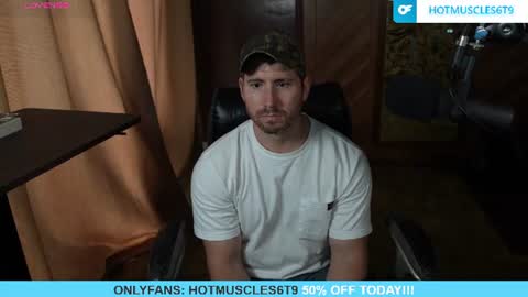Snapshot of hotmuscles6t9 chatting on July 15, 5:07 pm hotmuscles6t9 online show from July 15, 5:07 pm