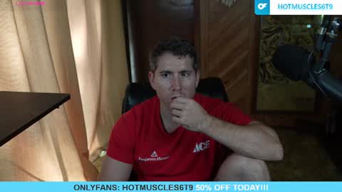 Snapshot of hotmuscles6t9 chatting on July 18, 3:27 pm hotmuscles6t9 online show from July 18, 3:27 pm