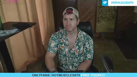 Snapshot of hotmuscles6t9 chatting on July 24, 9:35 pm hotmuscles6t9 online show from July 24, 9:35 pm
