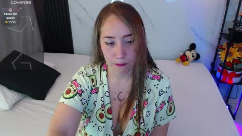 Snapshot of hotpawgmilf chatting on September 28, 3:01 am Sussy Bloom online show from September 28, 3:01 am