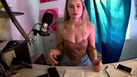 Snapshot of hotprincess2hot chatting on December 19, 11:06 am hotprincess2hot online show from December 19, 11:06 am