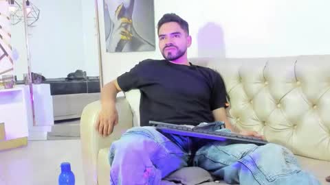 Snapshot of hotpulse_vc chatting on March 14, 1:05 pm hotpulse vc online show from March 14, 1:05 pm