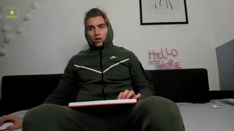 Snapshot of hotsportylad chatting on December 15, 6:17 am Kyle Baker online show from December 15, 6:17 am