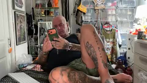 Snapshot of hotstuff775616 chatting on November 19, 2:22 am hotstuff775616 online show from November 19, 2:22 am