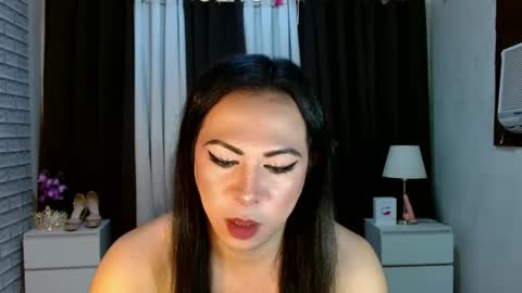 Snapshot of hott_summerr chatting on January 8, 8:49 am Alex Summer online show from January 8, 8:49 am