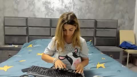 Snapshot of hottalicia2 chatting on October 23, 9:24 pm hottalicia2 online show from October 23, 9:24 pm