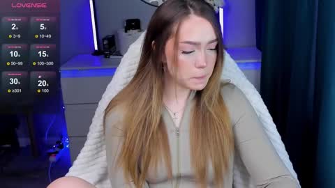 Snapshot of hottease_pvt chatting on November 15, 10:12 am hello Im Eva online show from November 15, 10:12 am