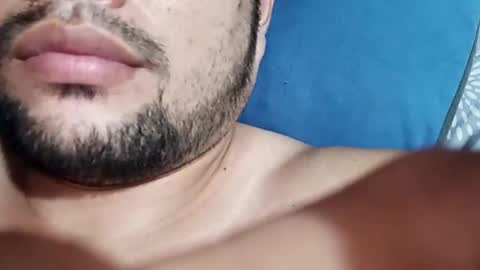 HottestPinoy32 online show from May 4, 3:30 pm