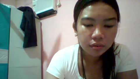 Snapshot of hottie_aniya05 chatting on March 4, 2:17 am hottie_aniya05 online show from March 4, 2:17 am