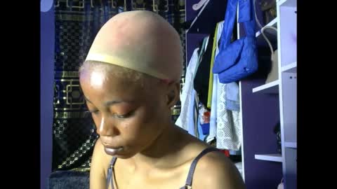 Snapshot of hottie_baddie14 chatting on November 18, 9:47 am hottie baddie14 online show from November 18, 9:47 am