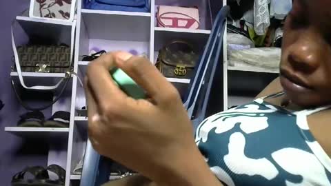 Snapshot of hottie_baddie14 chatting on November 27, 10:28 am hottie baddie14 online show from November 27, 10:28 am