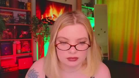 Snapshot of hottie_jane chatting on May 8, 2:55 pm Jane online show from May 8, 2:55 pm